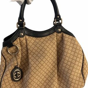 Sold‼️Gucci Tan and Black Shoulder Bag-COA included